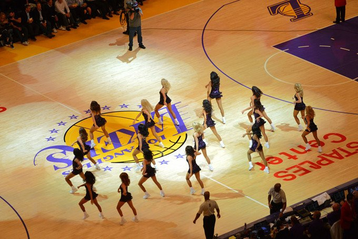 AI这次又“抢”了谁的饭碗？直播间里的数字人